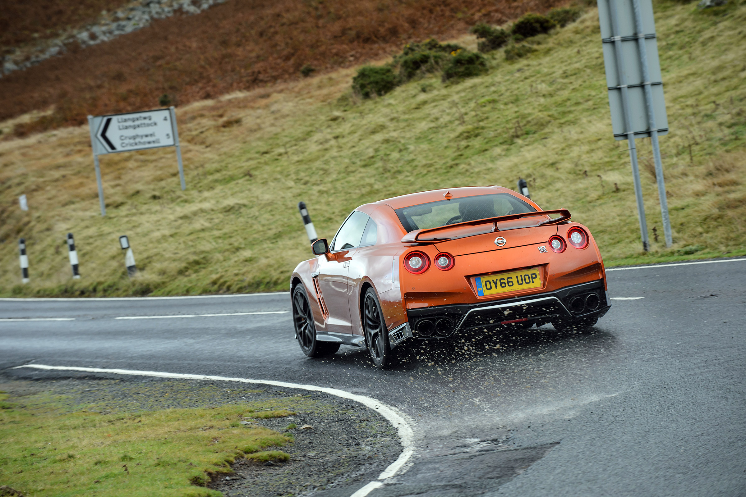 GT-R vs Quattro - side