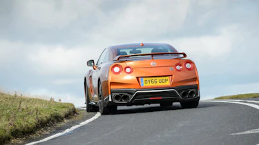 GT-R vs Quattro - slide