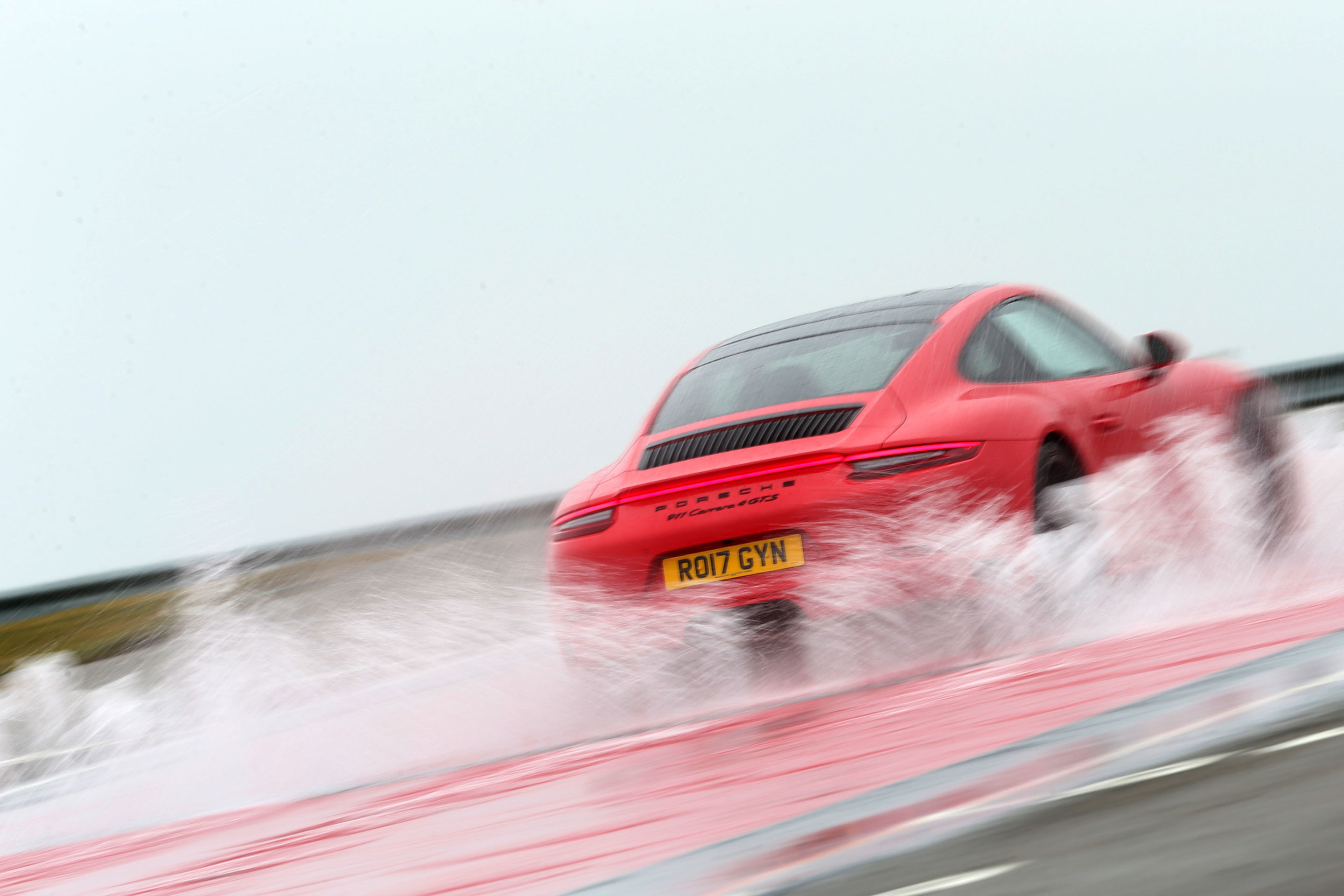 Porsche 911 Carrera 4 GTS
