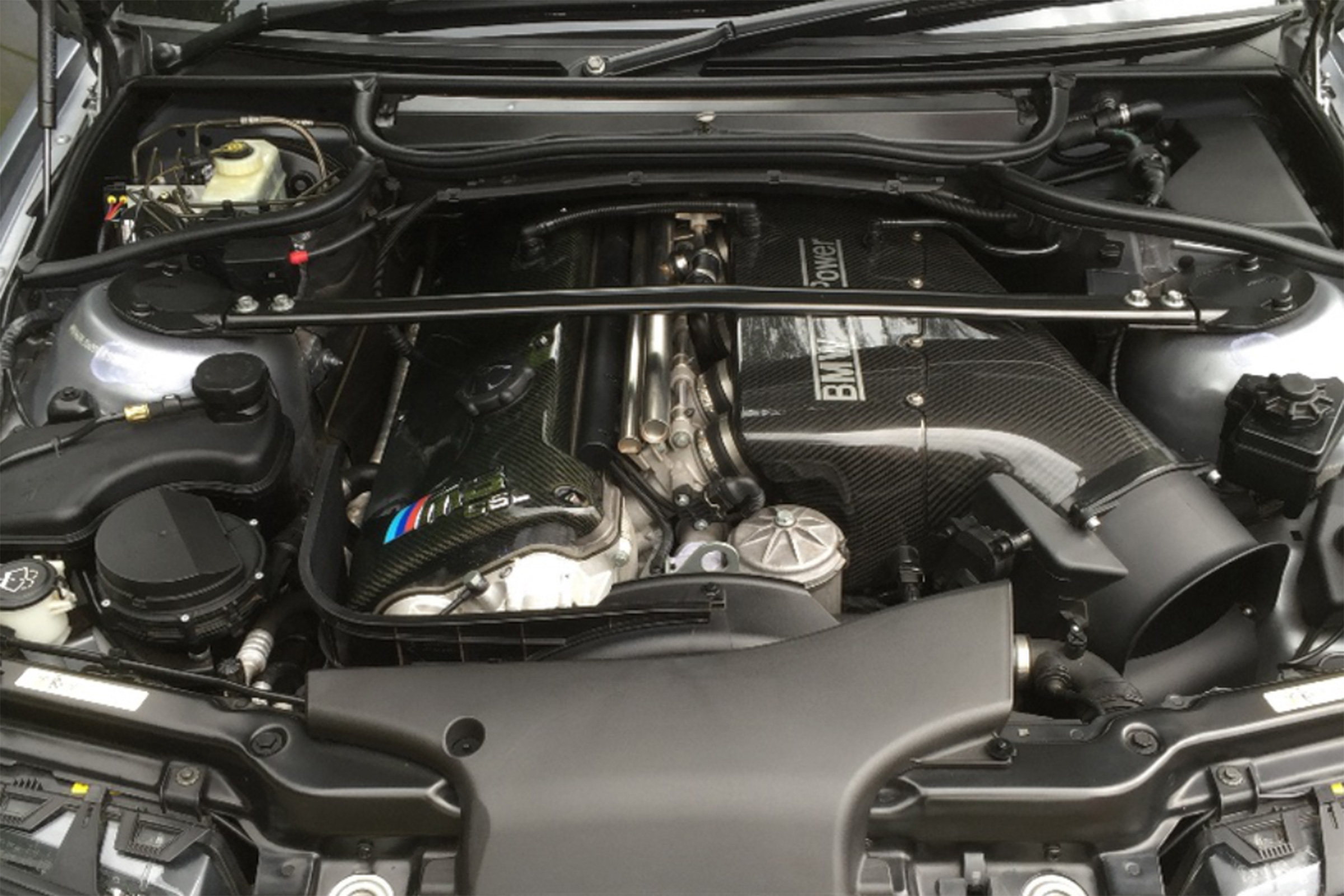 BMW M3 CSL – engine