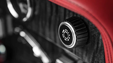 Jag XJ6 by Jag Heritage - button
