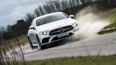 Mercedes-Benz CLS 400d cornering