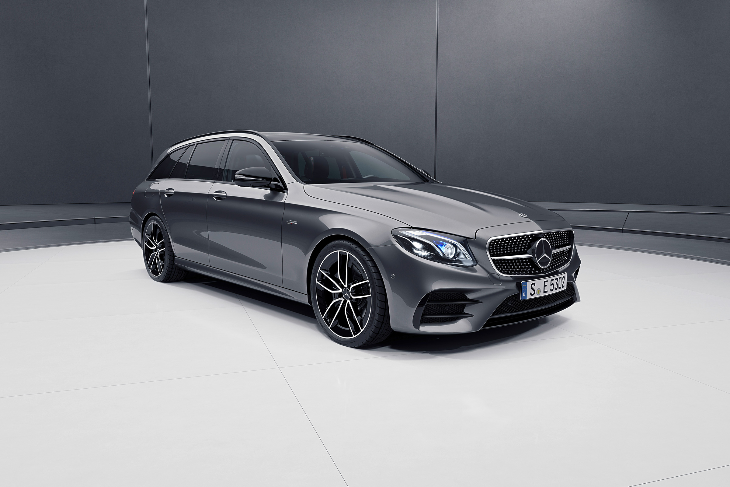 Mercedes-AMG E 53 – front quarter