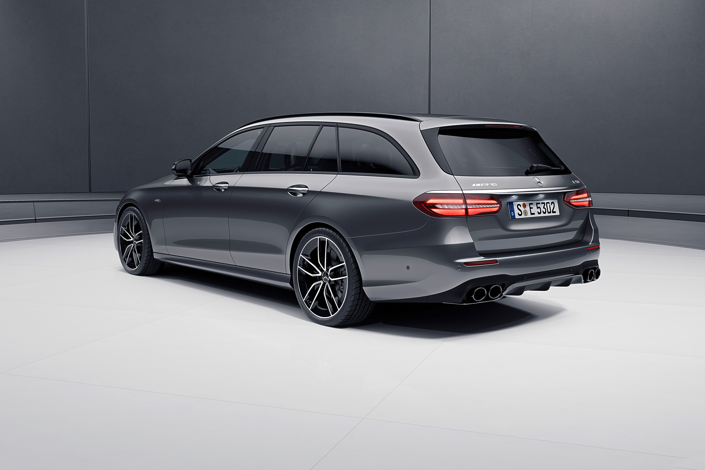 Mercedes-AMG E 53 saloon – rear quarter