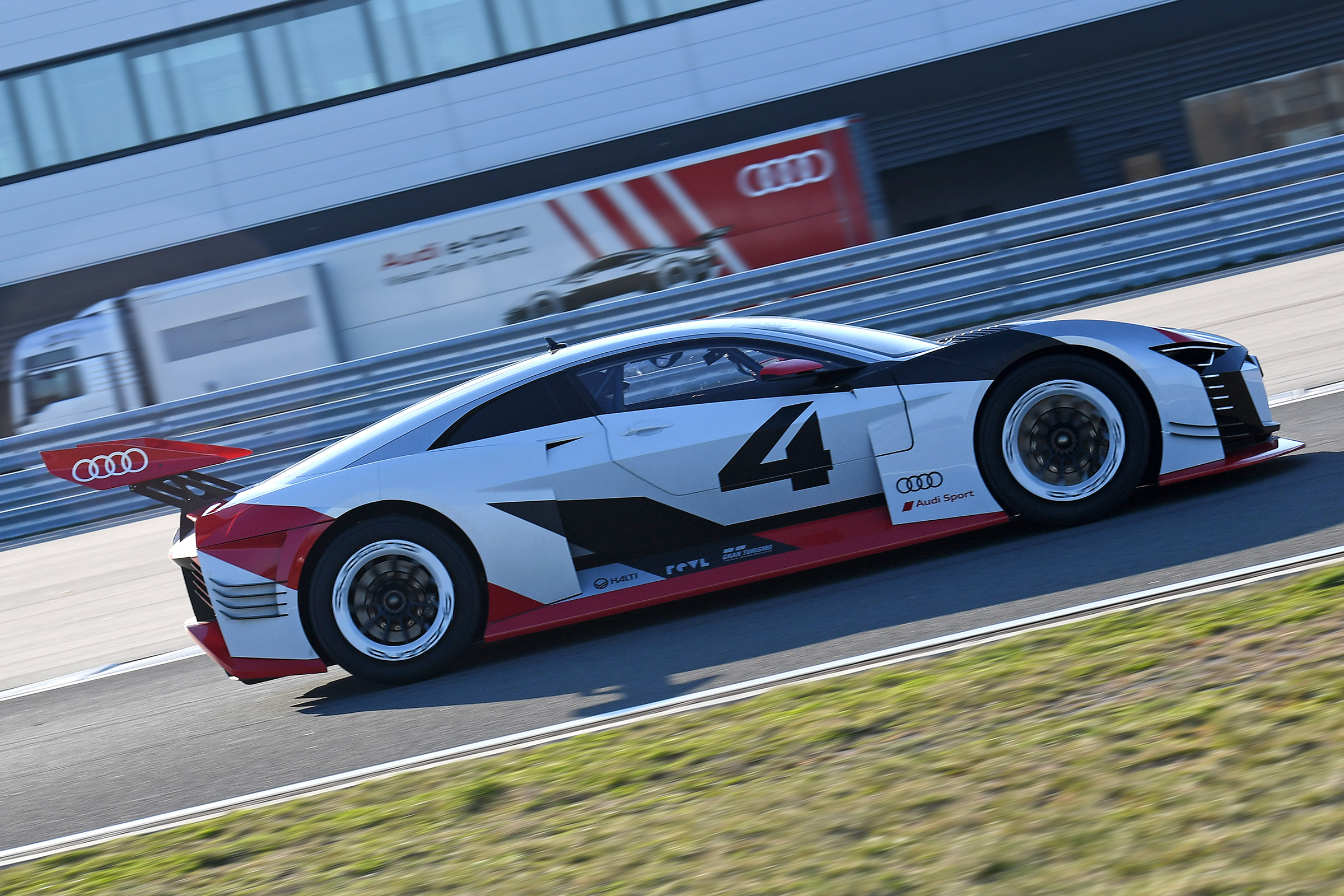 Audi e-tron Vision Gran Turismo side