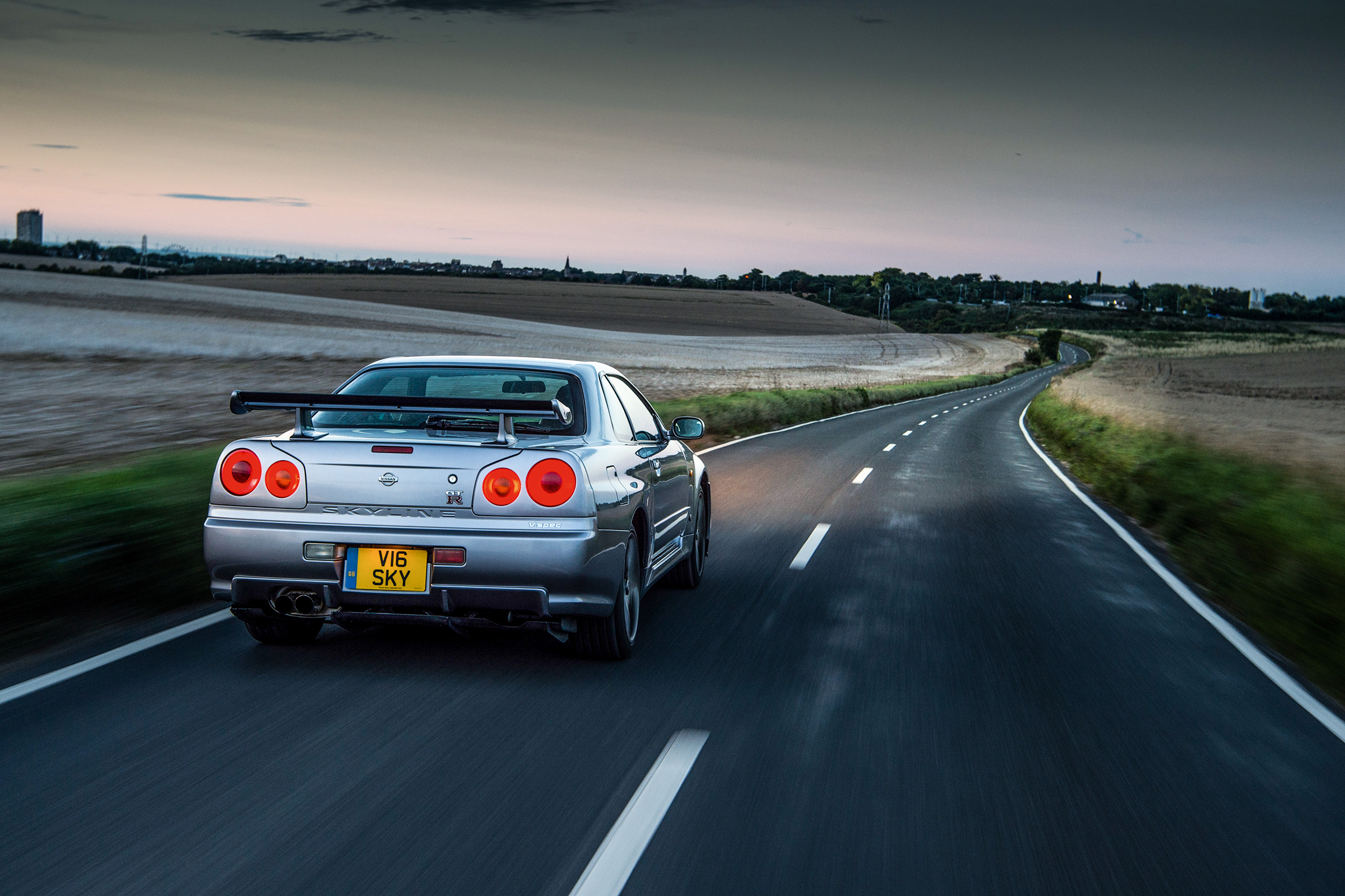 Nissan Skyline GT-R R34 - rear