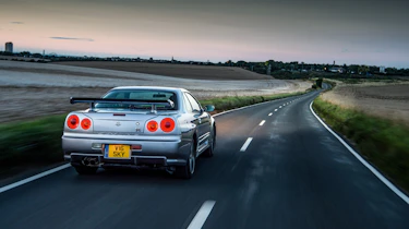 Nissan Skyline GT-R R34 - rear