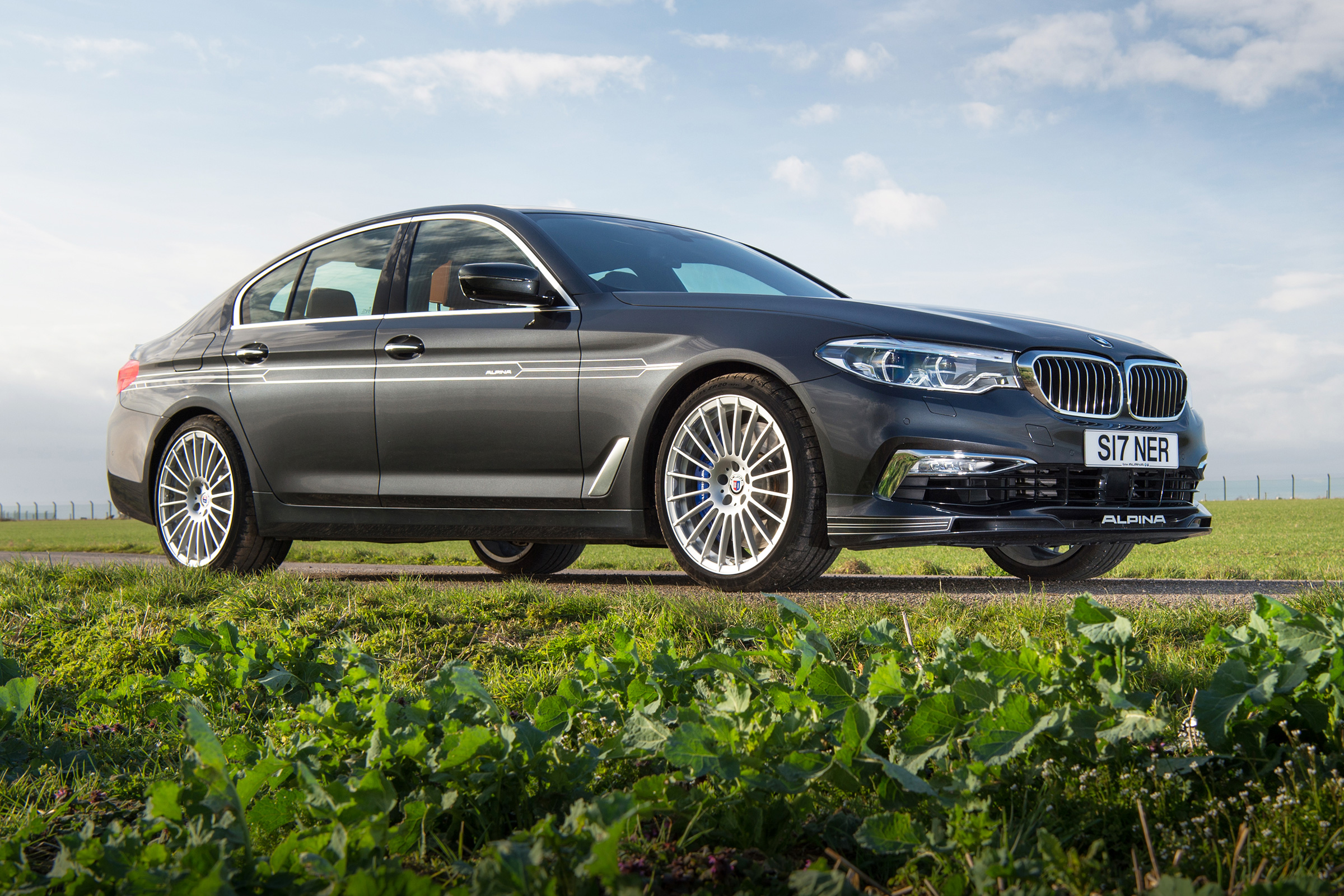 Alpina D5 S – front quarter