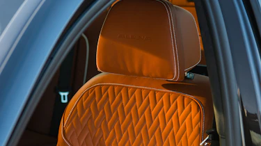 Alpina D5 S – quilted seat
