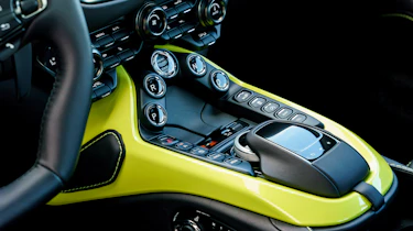 Aston Martin Vantage - black console
