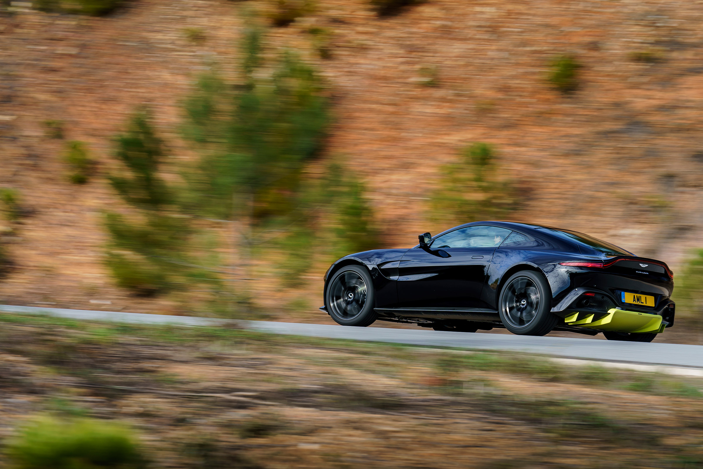 Aston Martin Vantage - black side