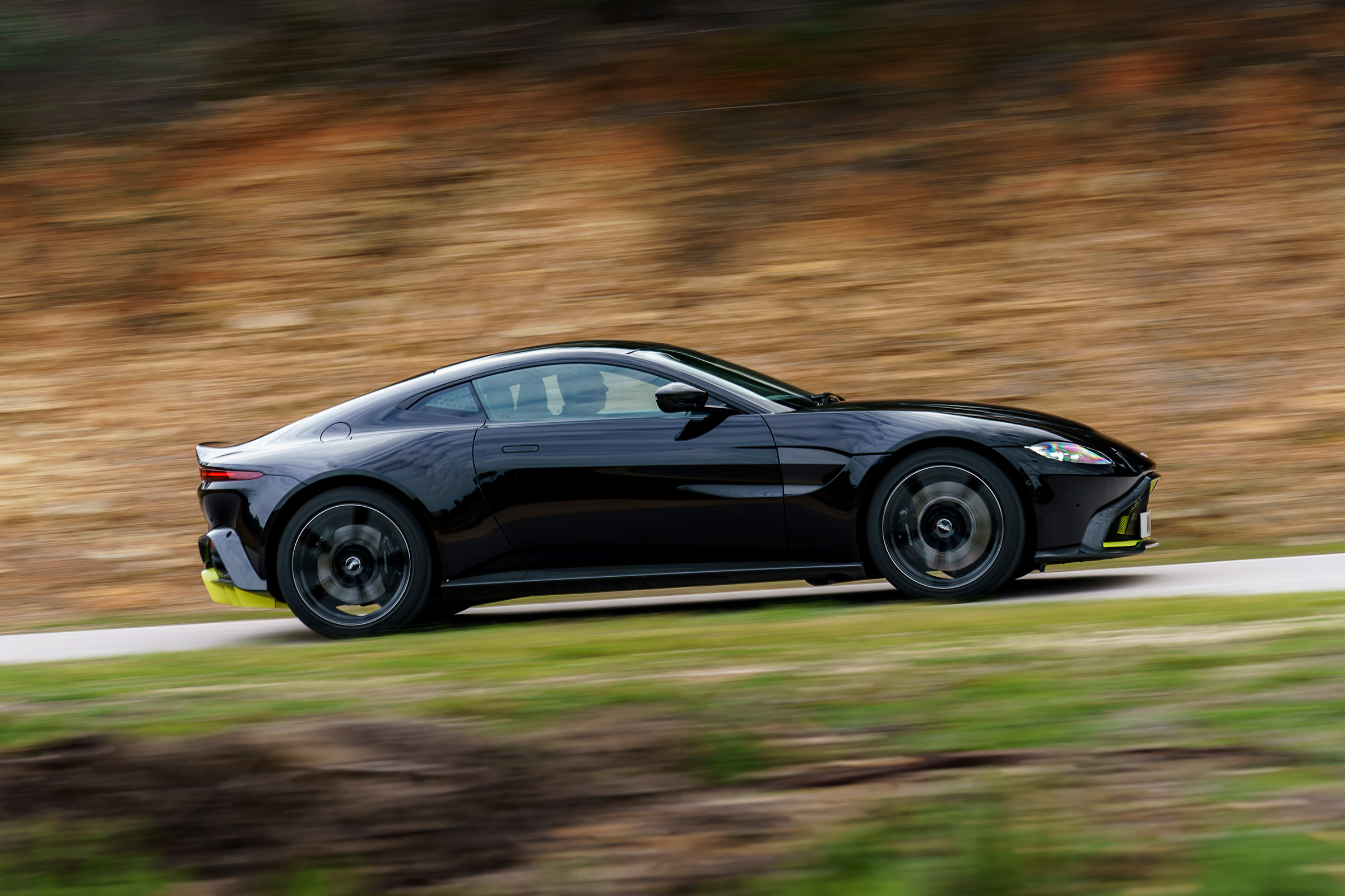 Aston Martin Vantage - black moving