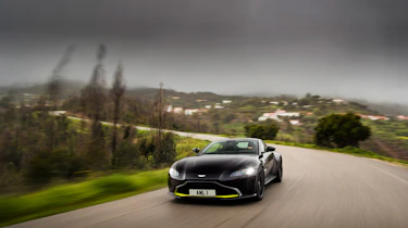 Aston Martin Vantage - black tracking