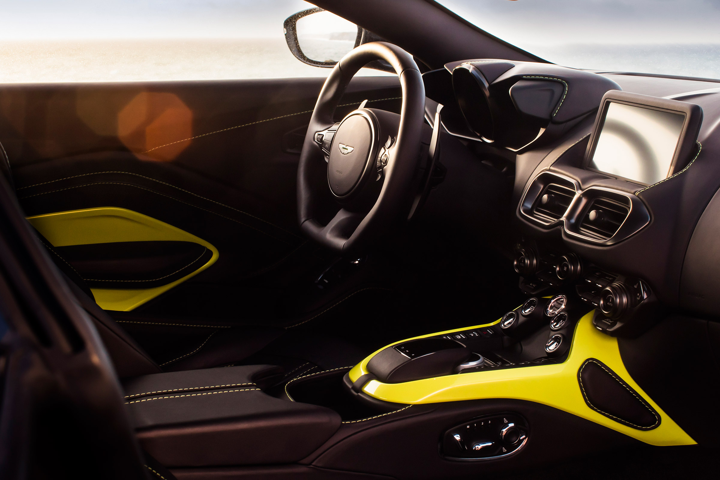 Aston Martin Vantage - black interior