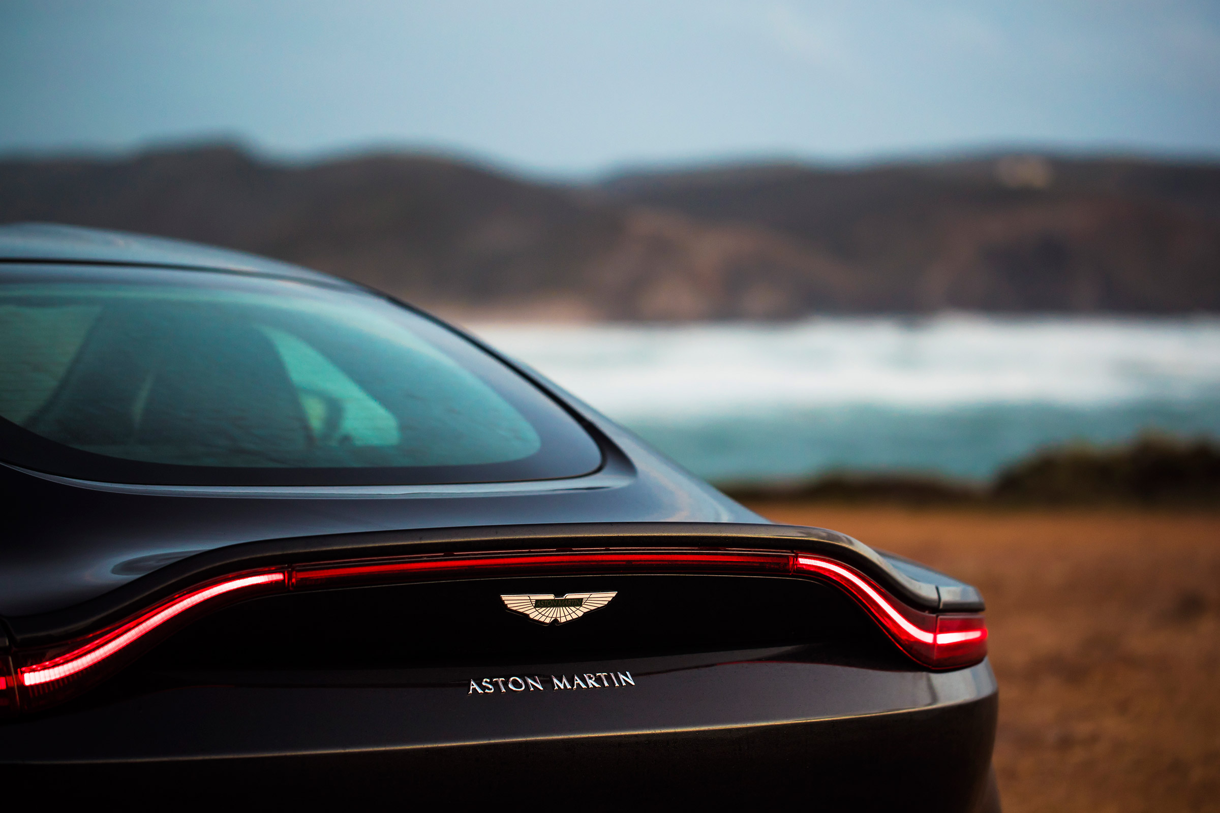 Aston Martin Vantage - black badge