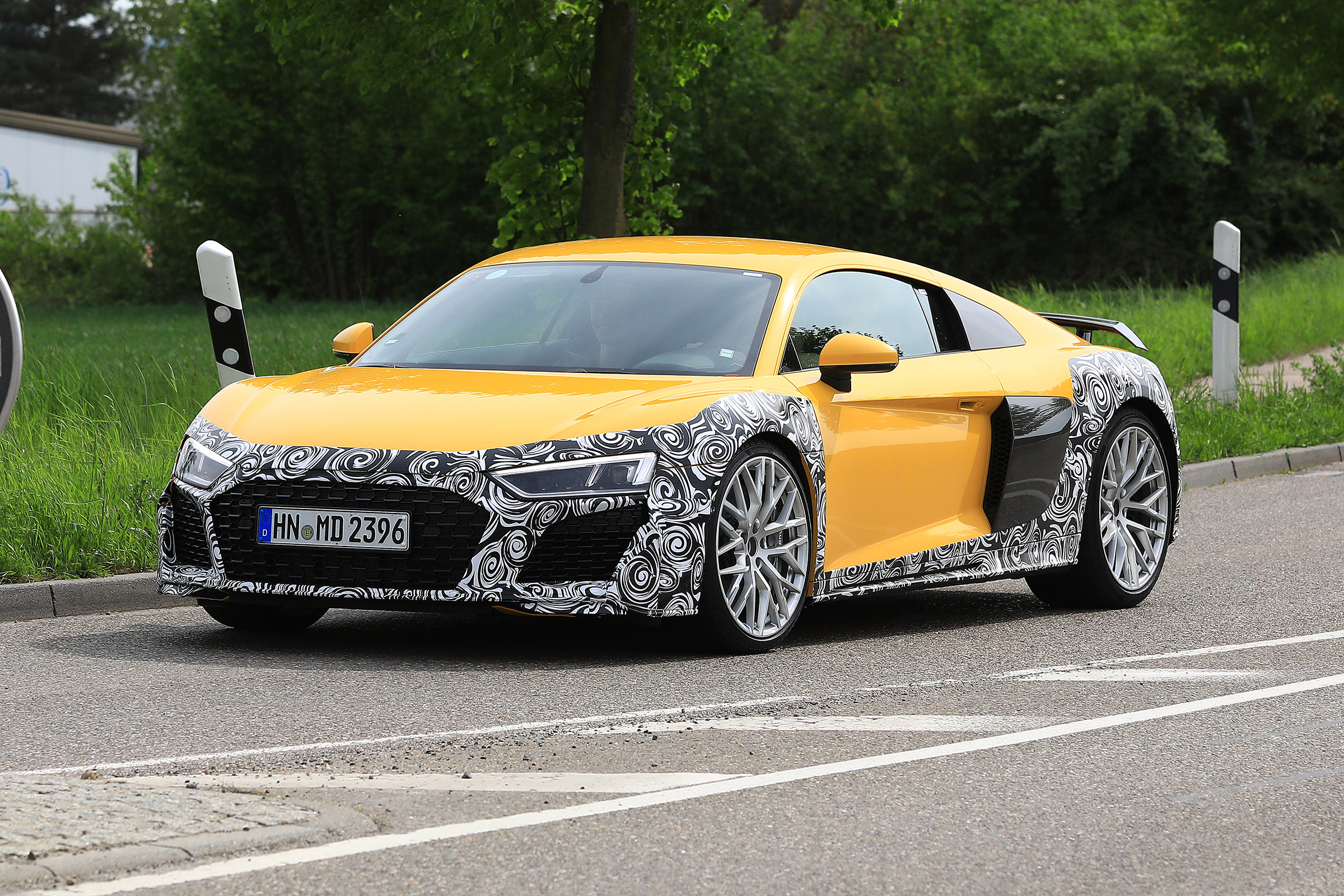 Audi R8 facelift - front quarter