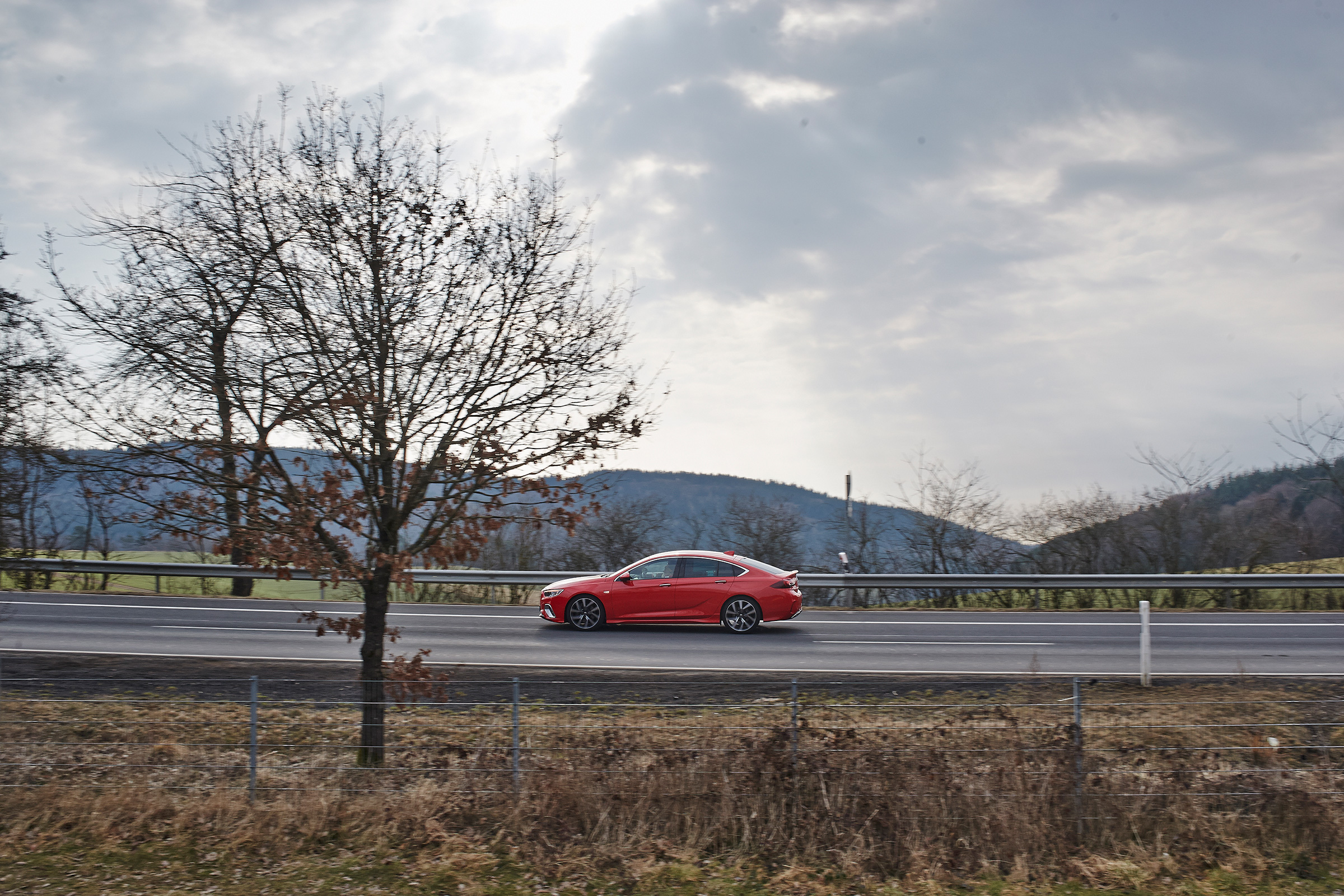 Vauxhall Insignia GSi Gran Sport – side