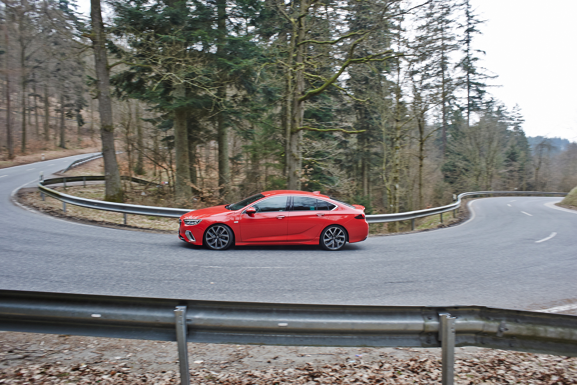 Vauxhall Insignia GSi Gran Sport – side
