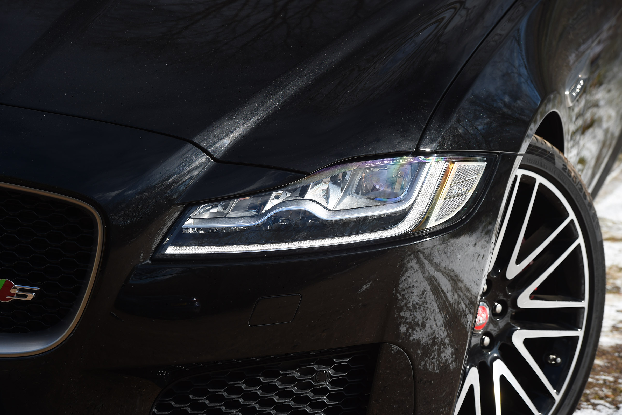 Jaguar XF S Sportbrake - headlights