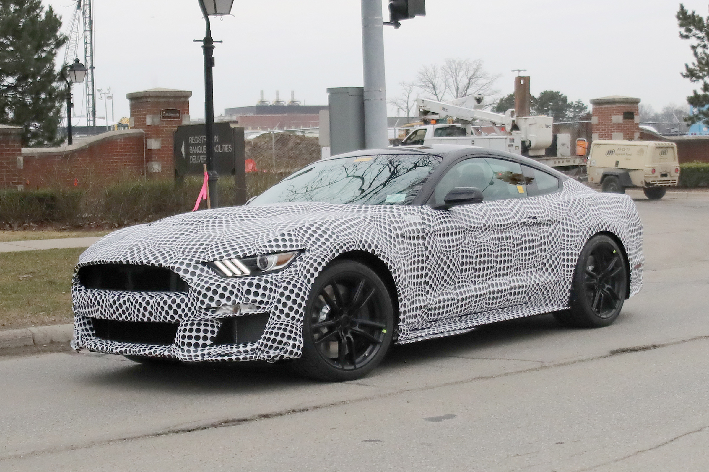 Ford Mustang Shelby GT500 in testing – front quarter