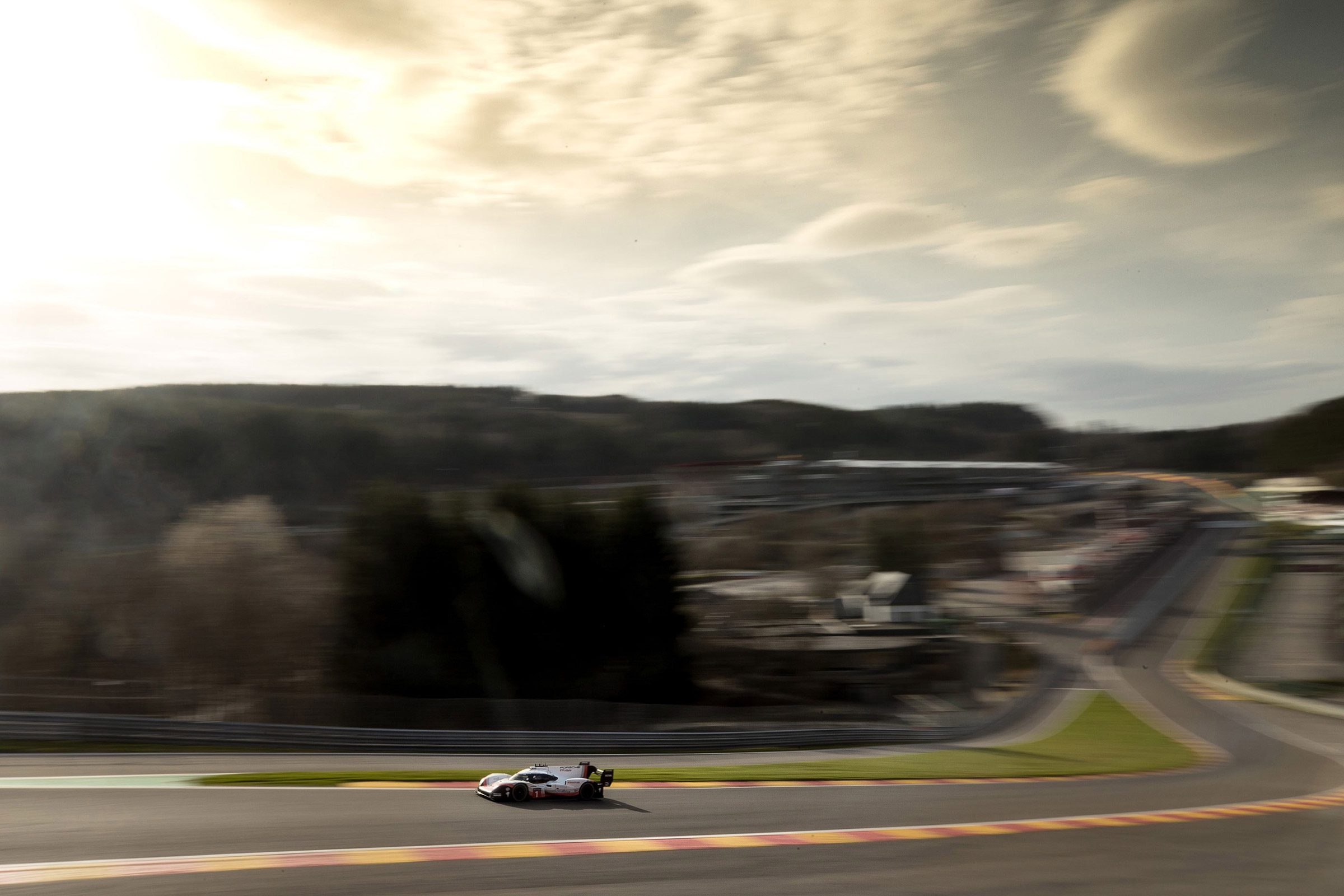 Porsche 919 tribute - on track
