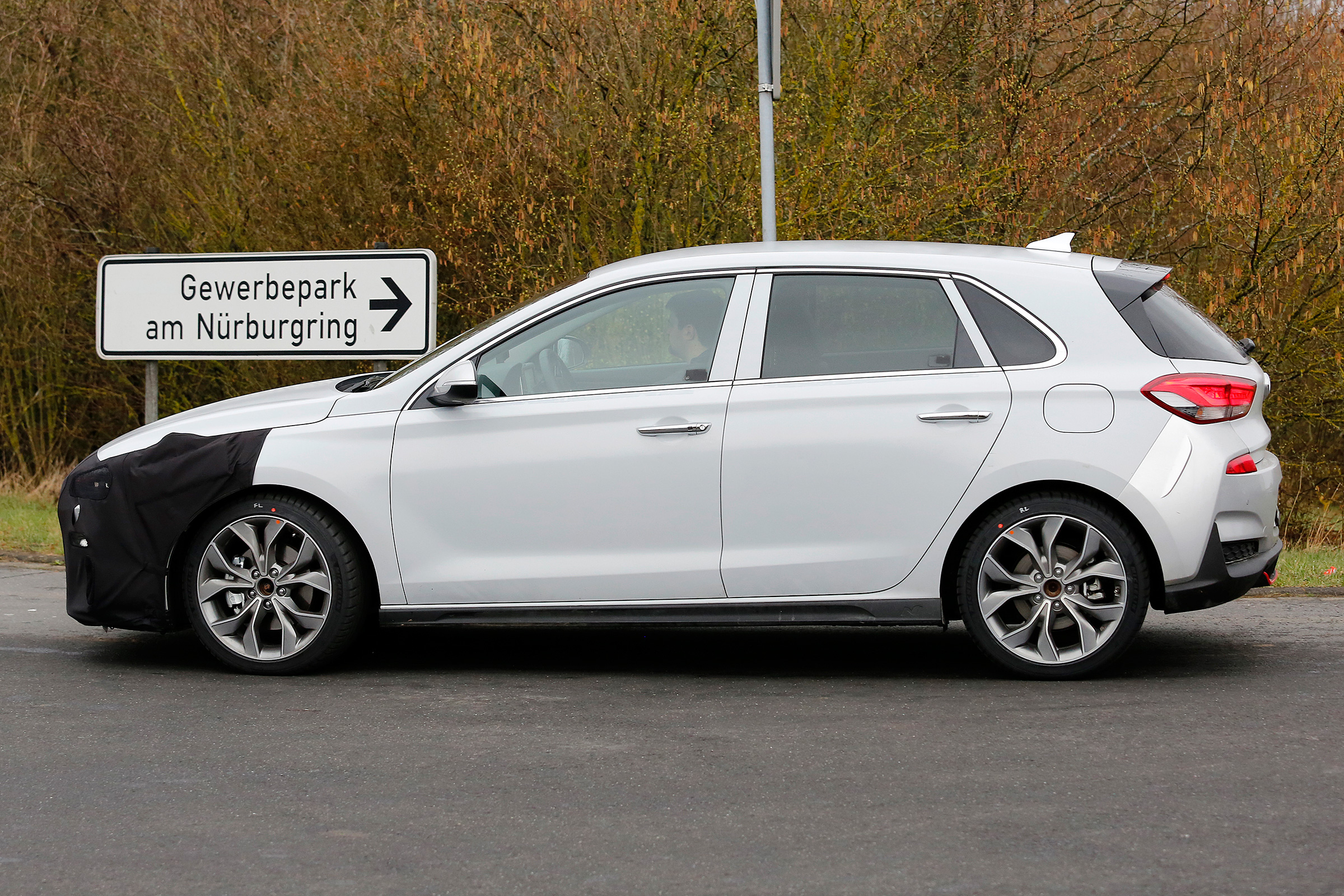 Hyundai i30 N Sport – side