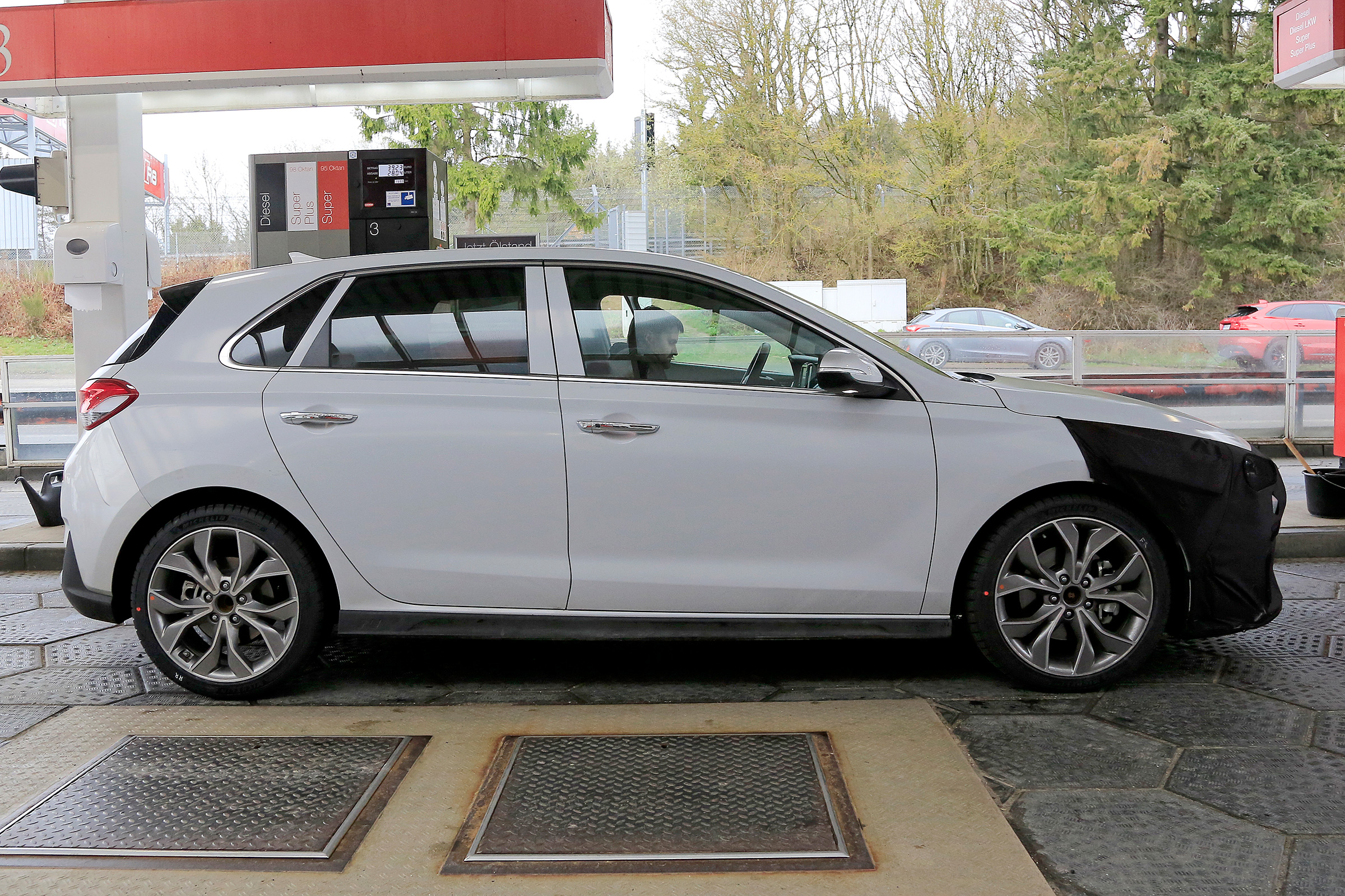 Hyundai i30 N Sport – side