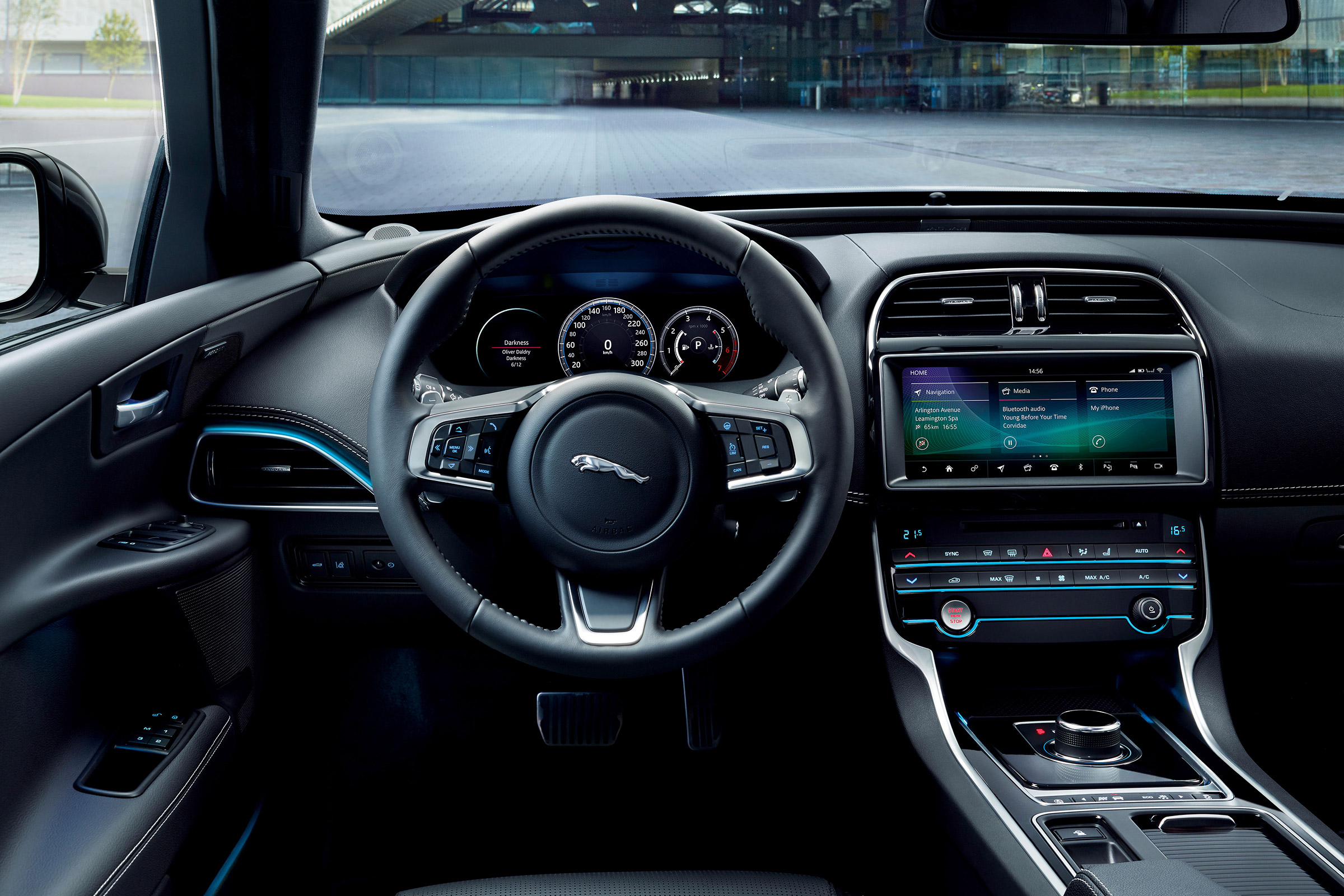 Jaguar XE Landmark - interior