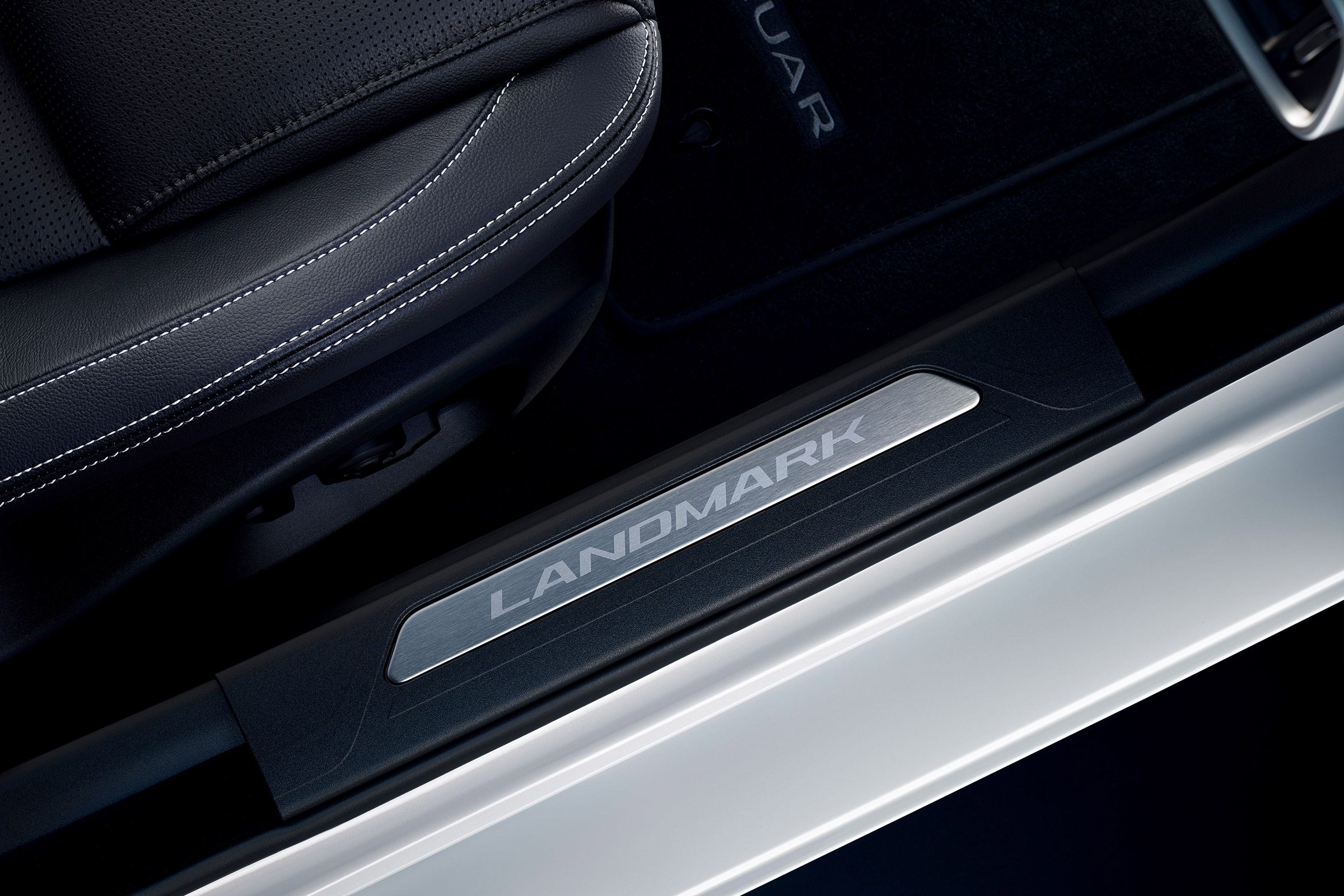 Jaguar XE Landmark - plate
