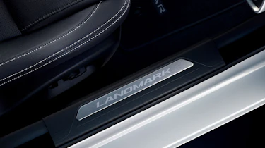 Jaguar XE Landmark - plate
