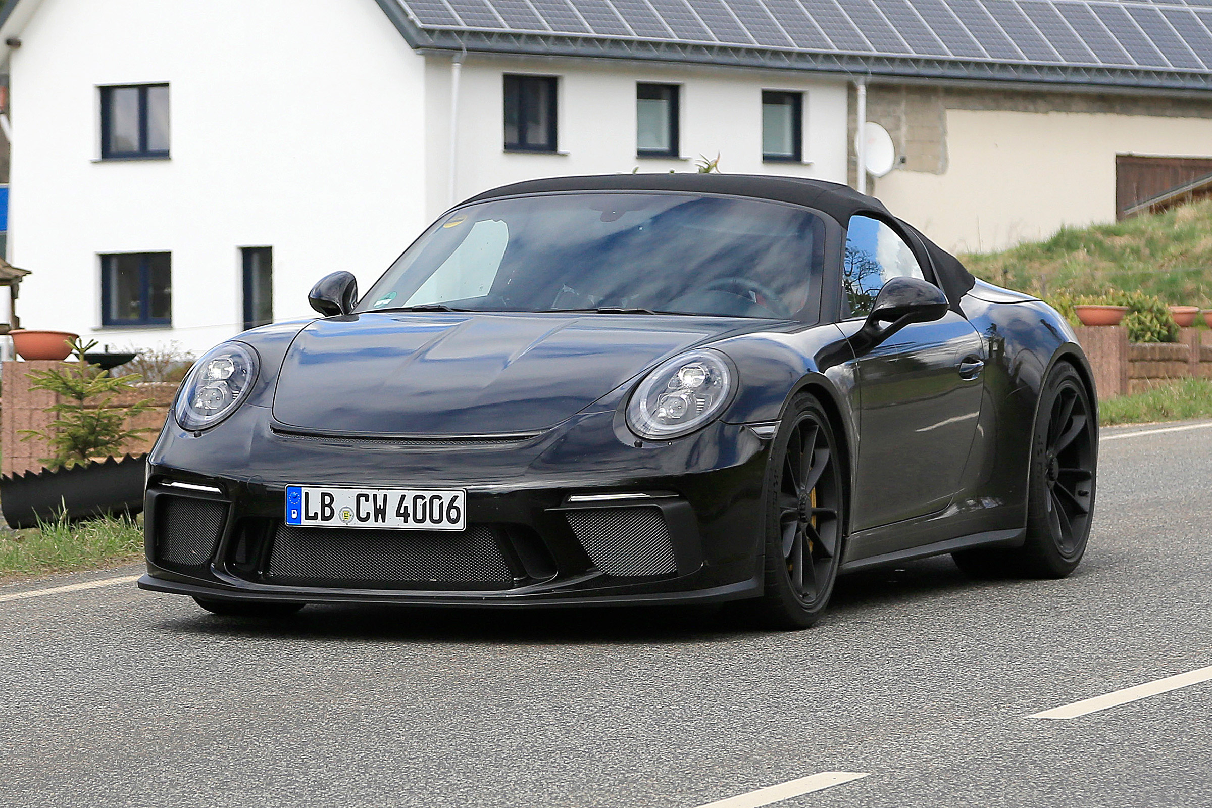 Porsche 911 Speedster spy - front quarter