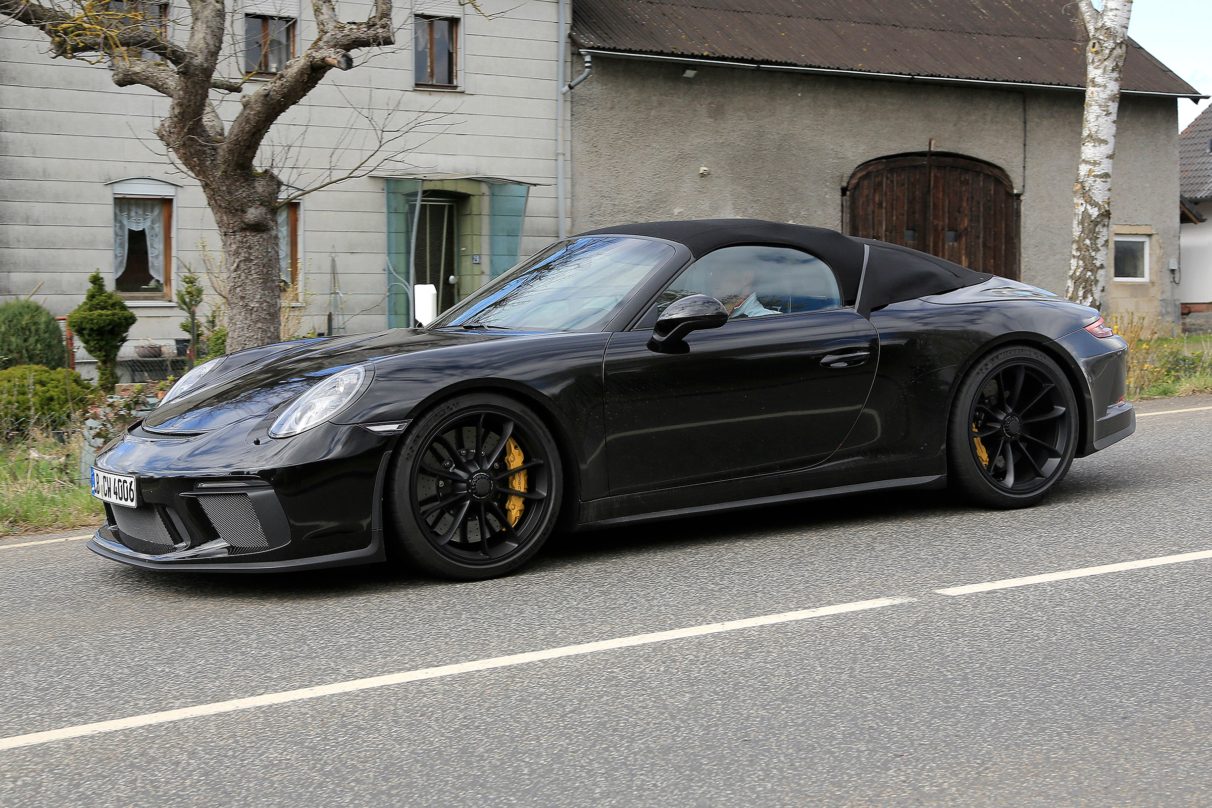 Porsche 911 Speedster spy - quarter