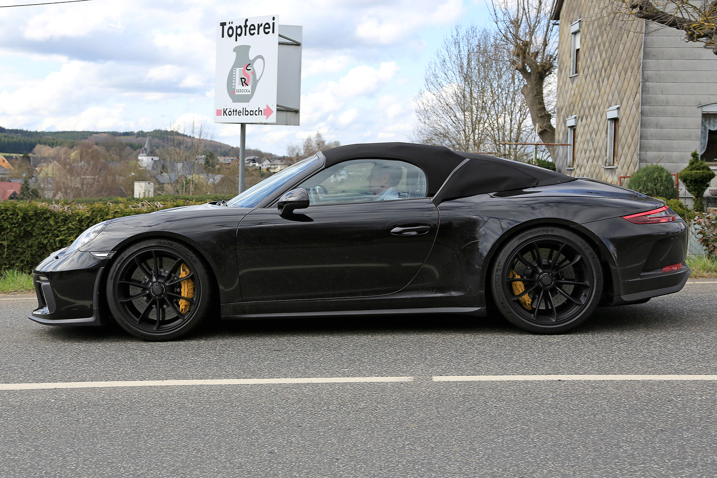 Porsche 911 Speedster spy - side