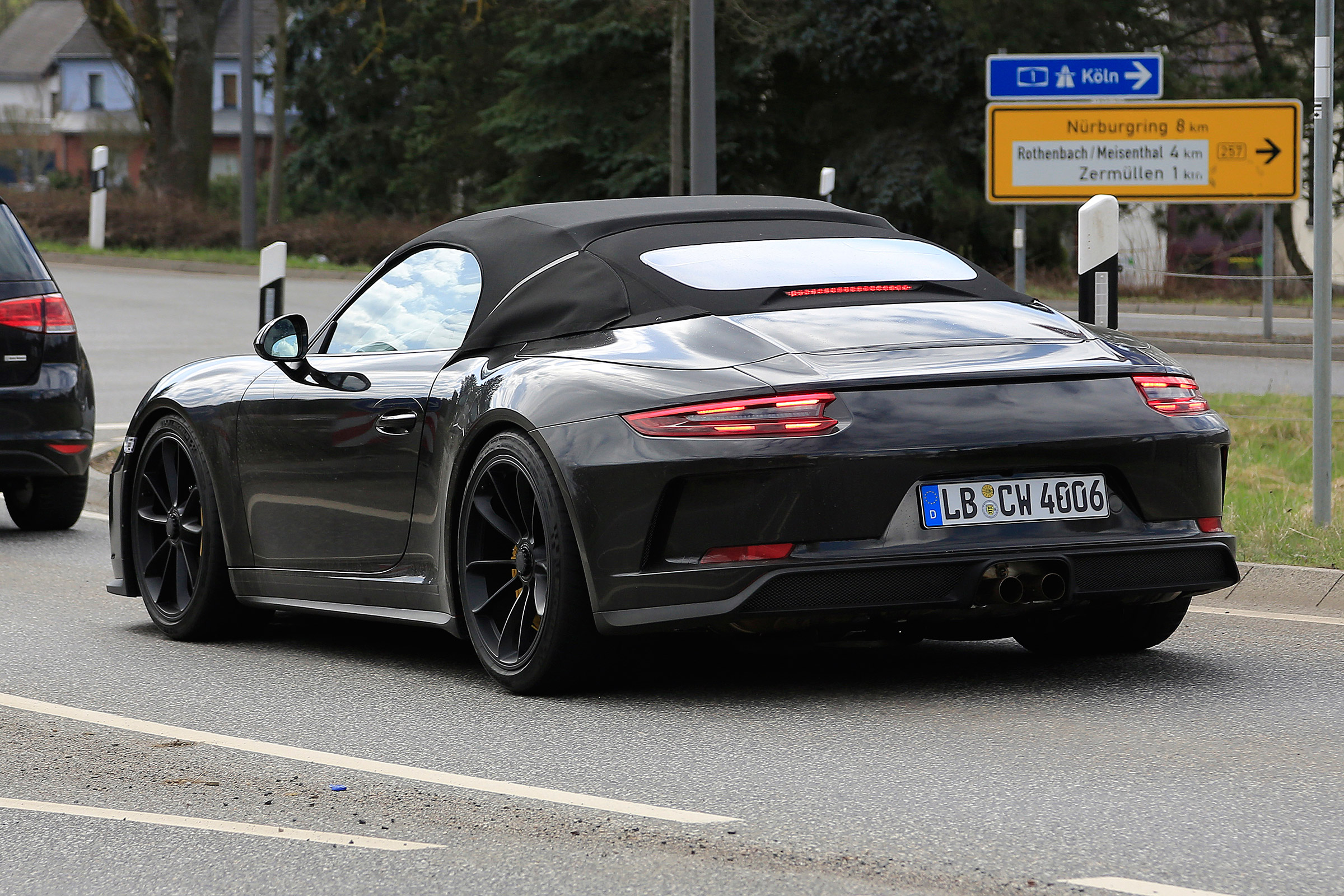 Porsche 911 Speedster spy - rear quarter