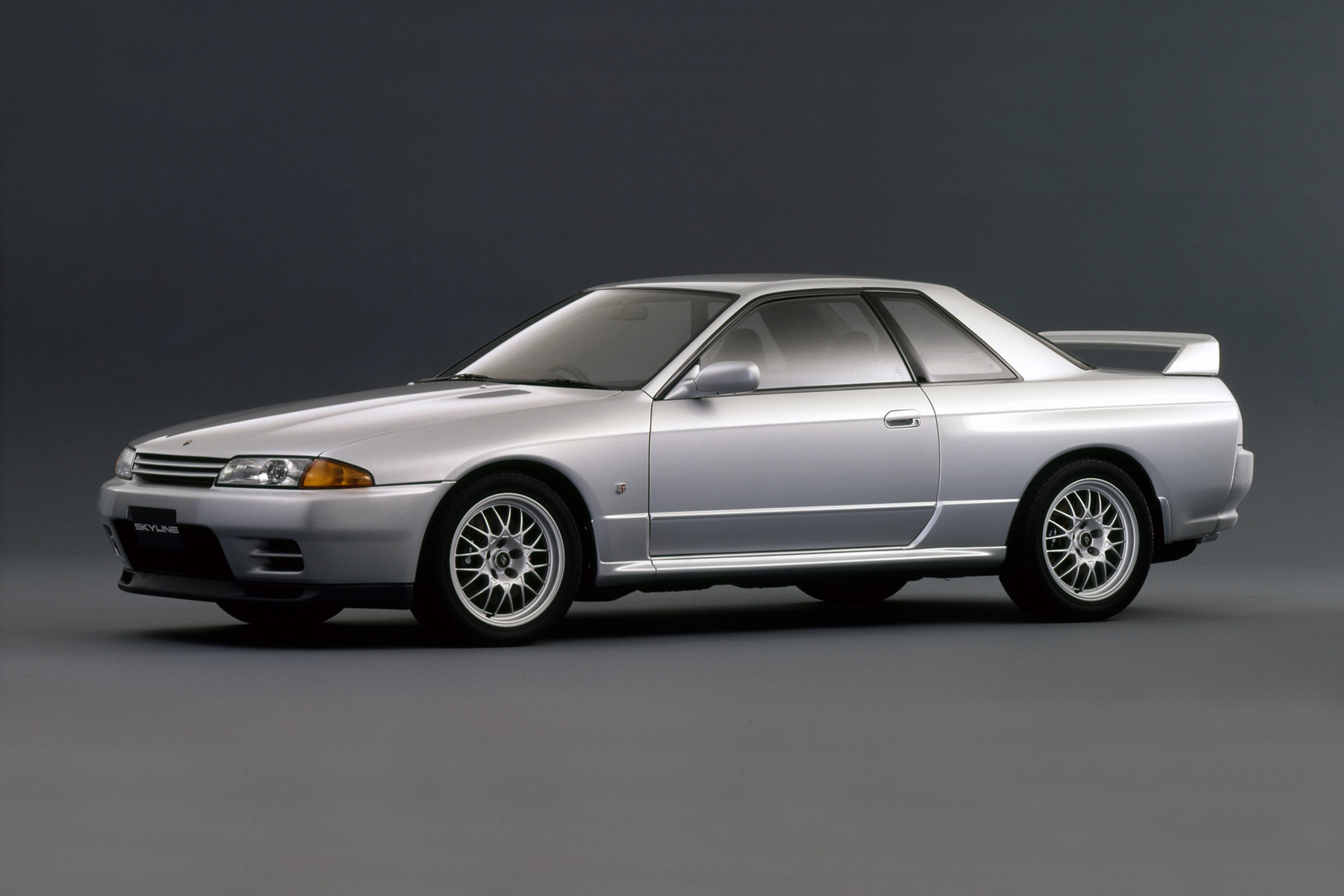 Nissan Skyline GT-R R32 - side