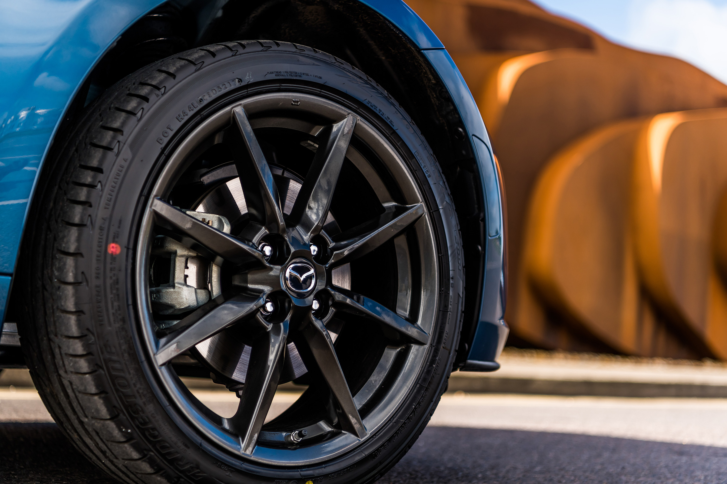 Mazda MX-5 RF Sport Black – gunmetal wheels