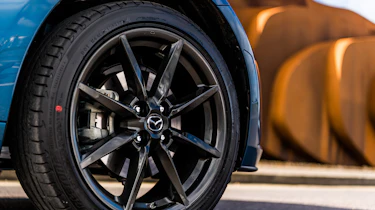 Mazda MX-5 RF Sport Black – gunmetal wheels
