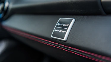 Mazda MX-5 RF Sport Black – badge