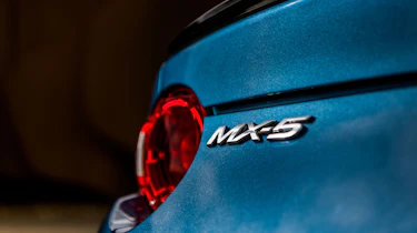 Mazda MX-5 RF Sport Black – rear light