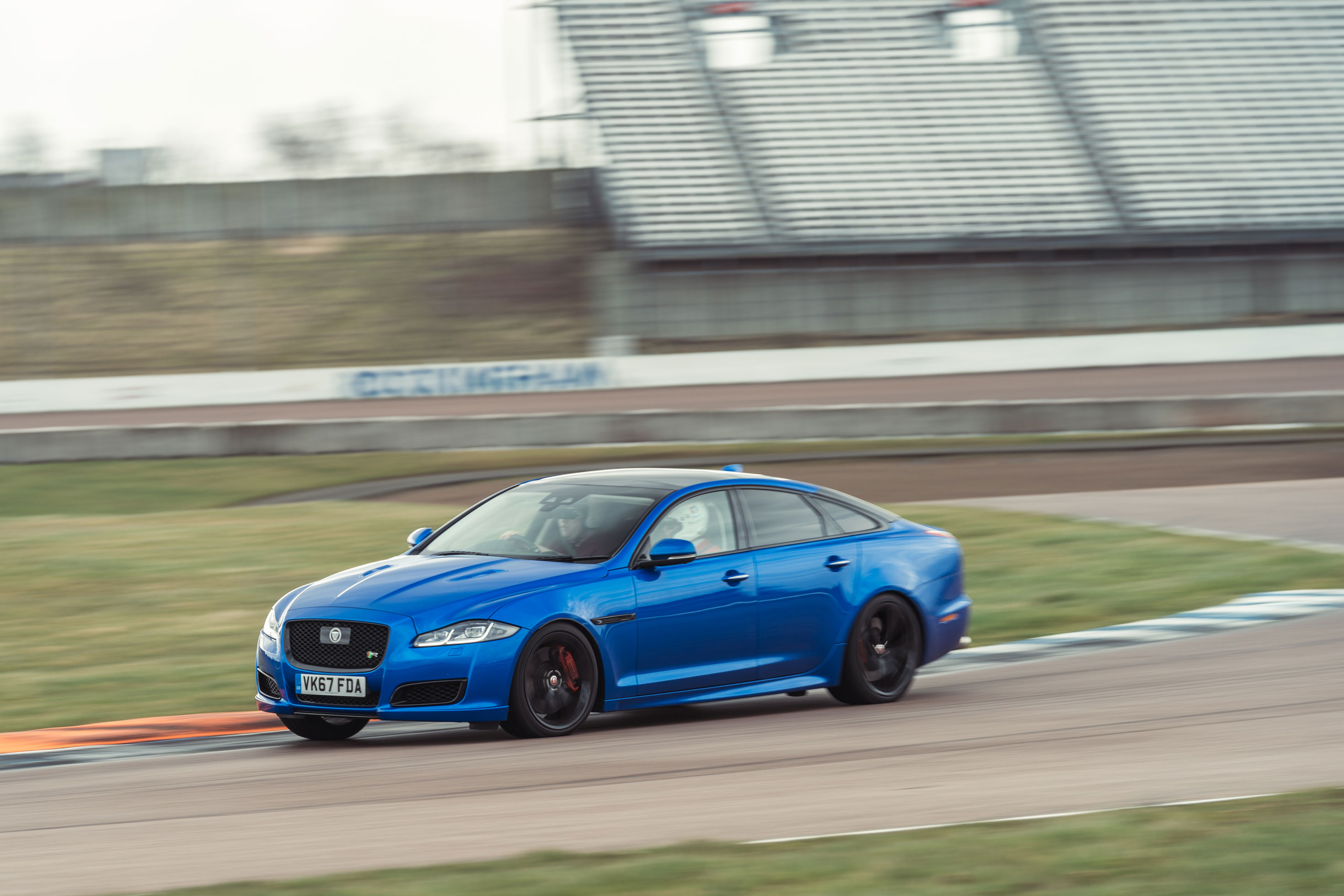 Jaguar XJR 575