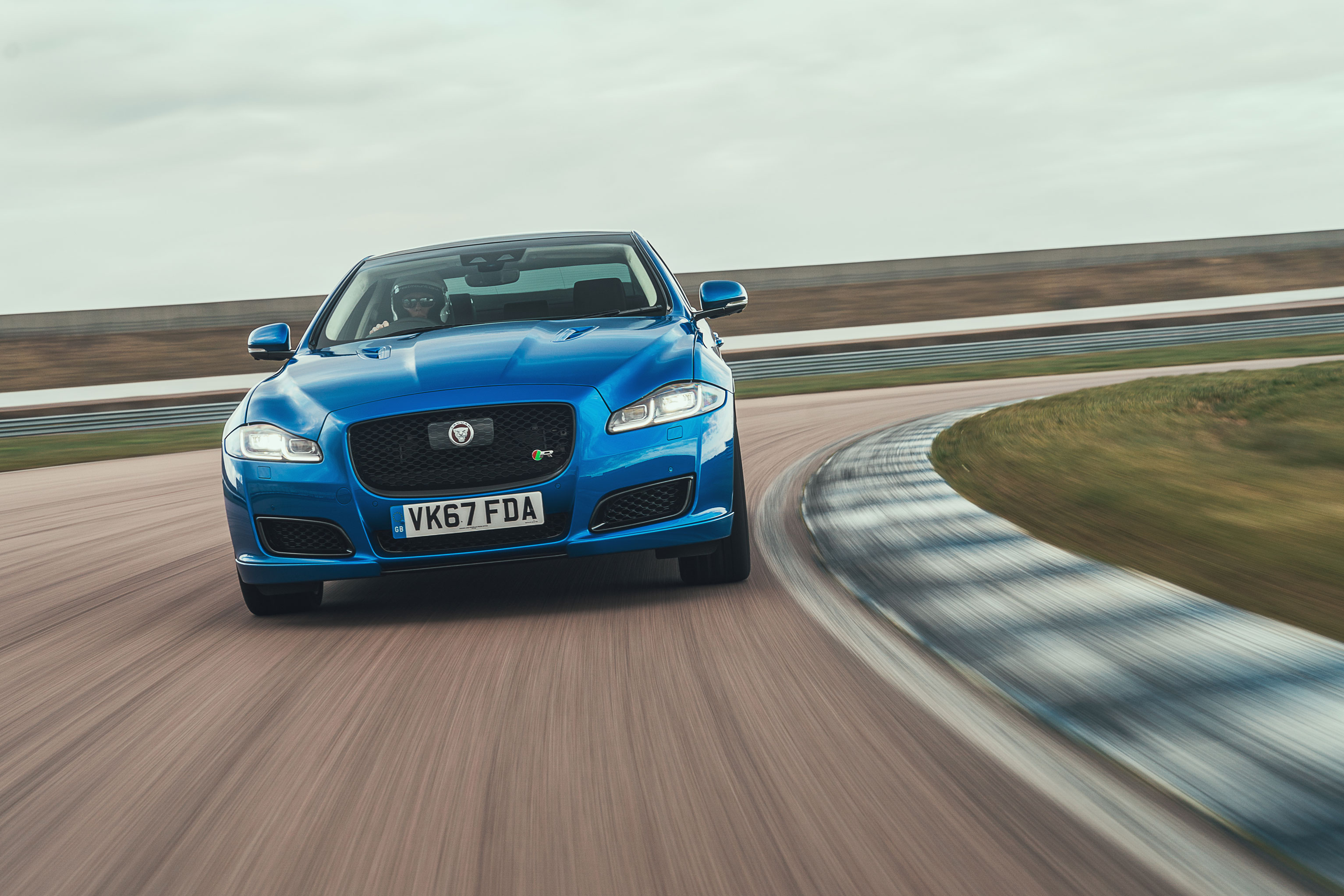 Jaguar XJR 575