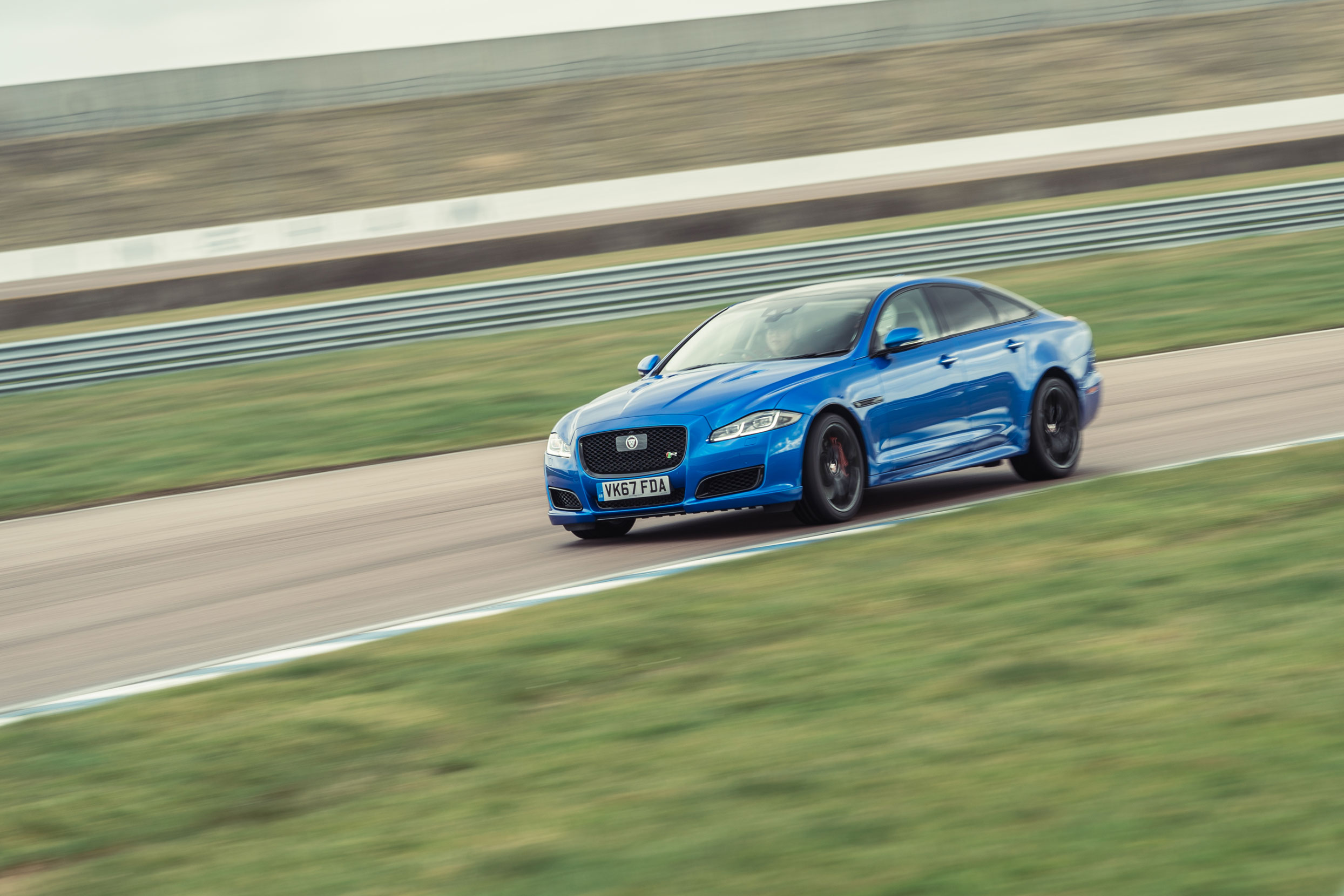 Jaguar XJR 575