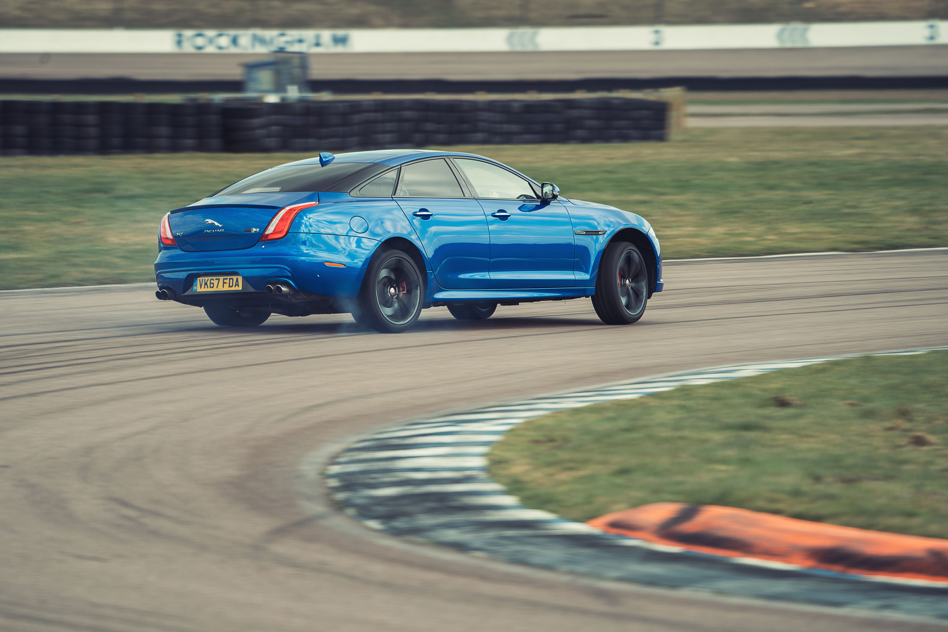 Jaguar XJR 575