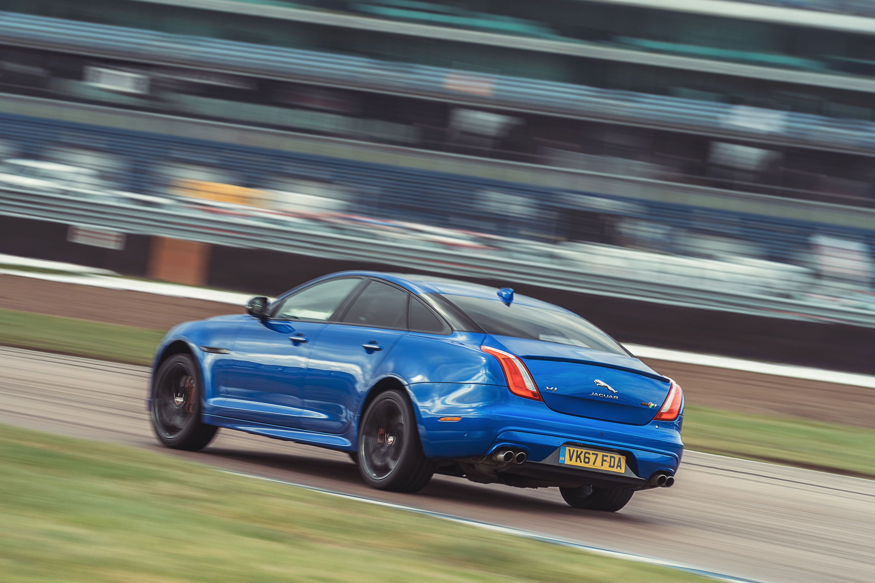Jaguar XJR 575