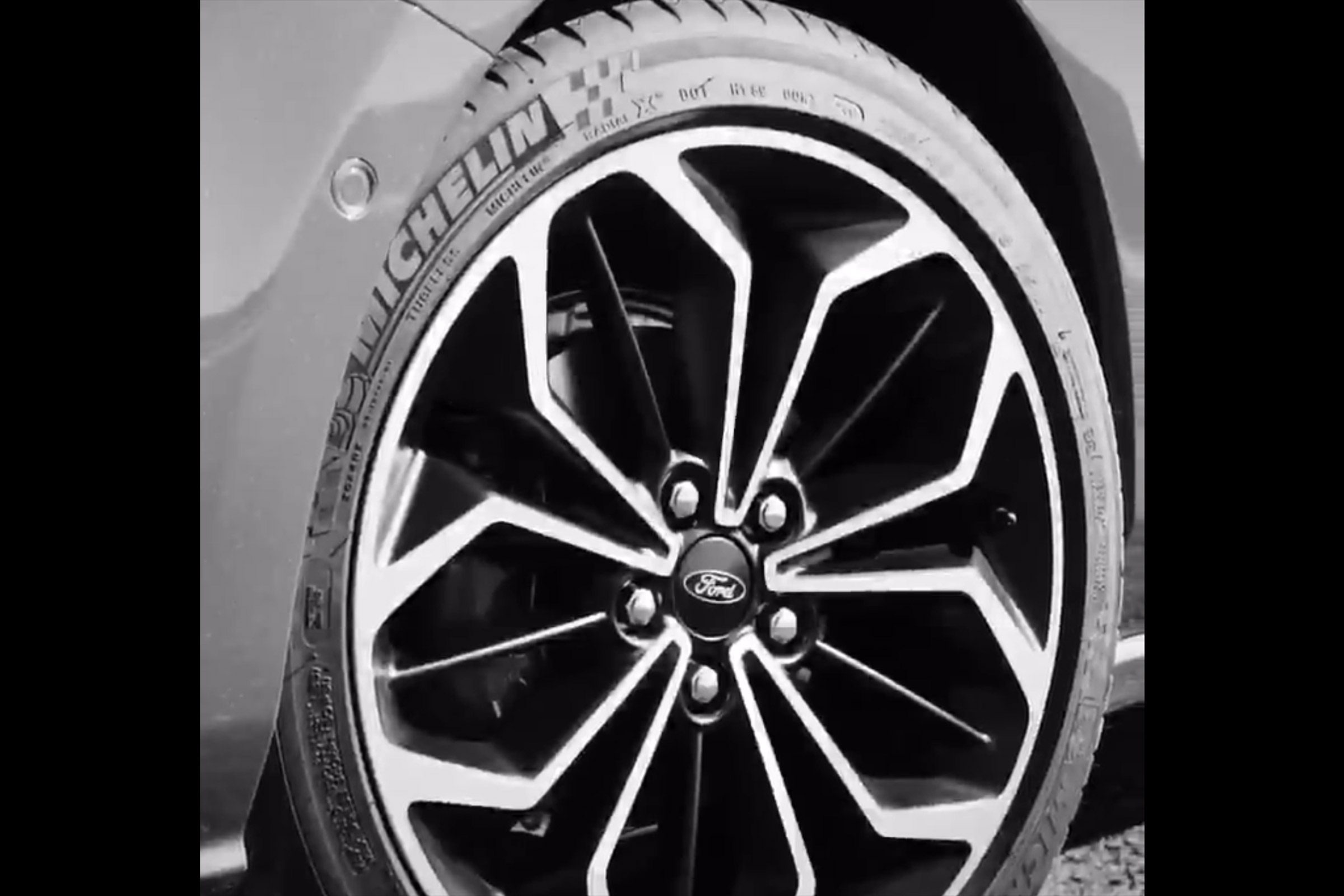 Ford focus teaser 2018 - wheels