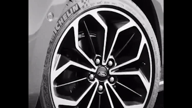 Ford focus teaser 2018 - wheels