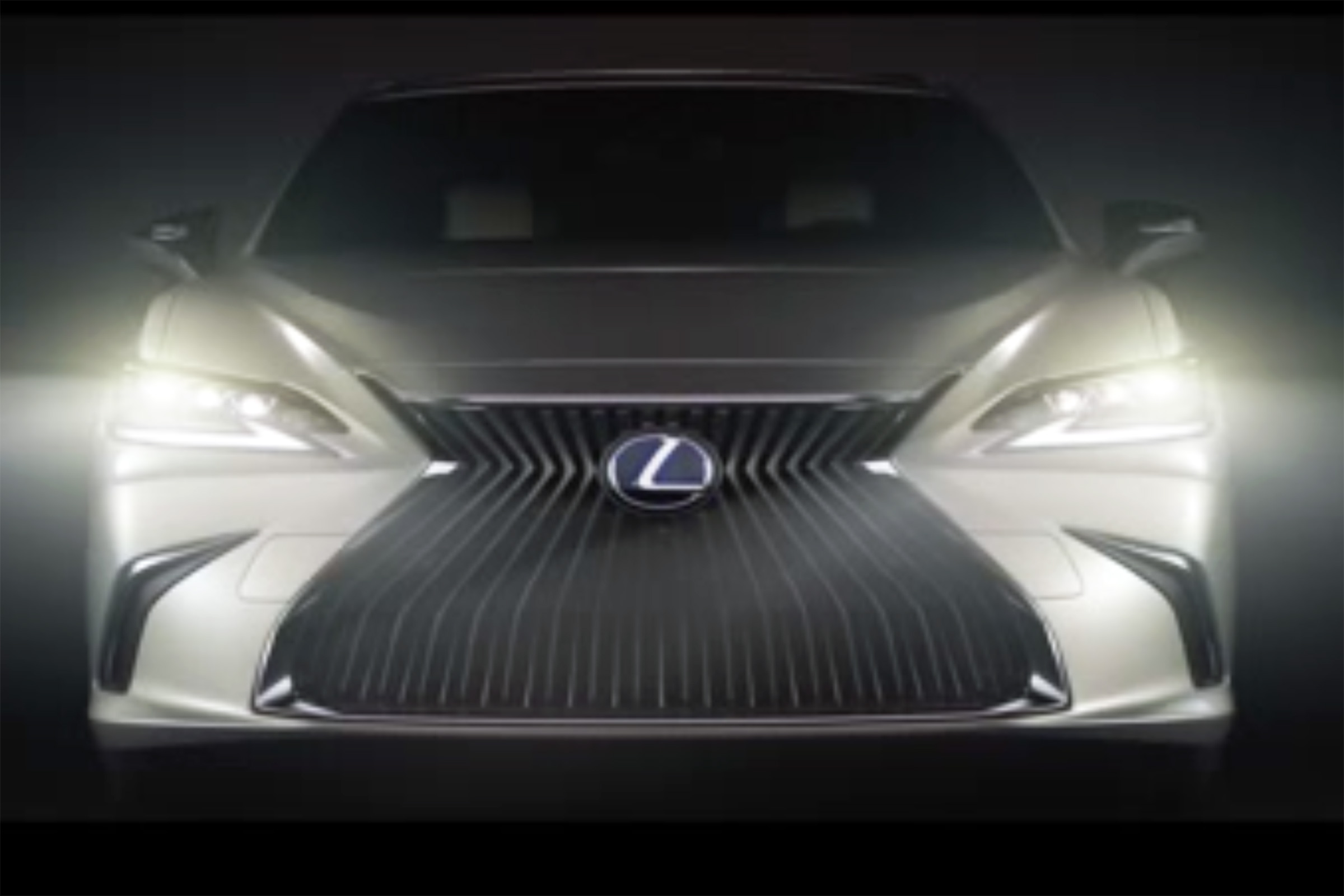 Lexus ES – front