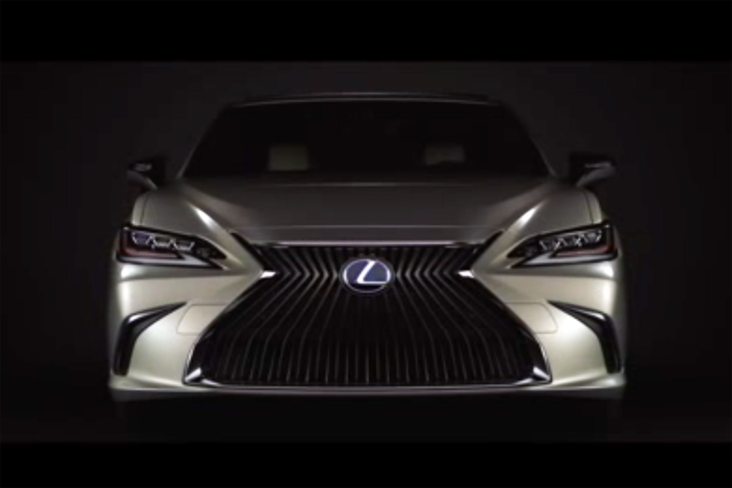 Lexus ES – front