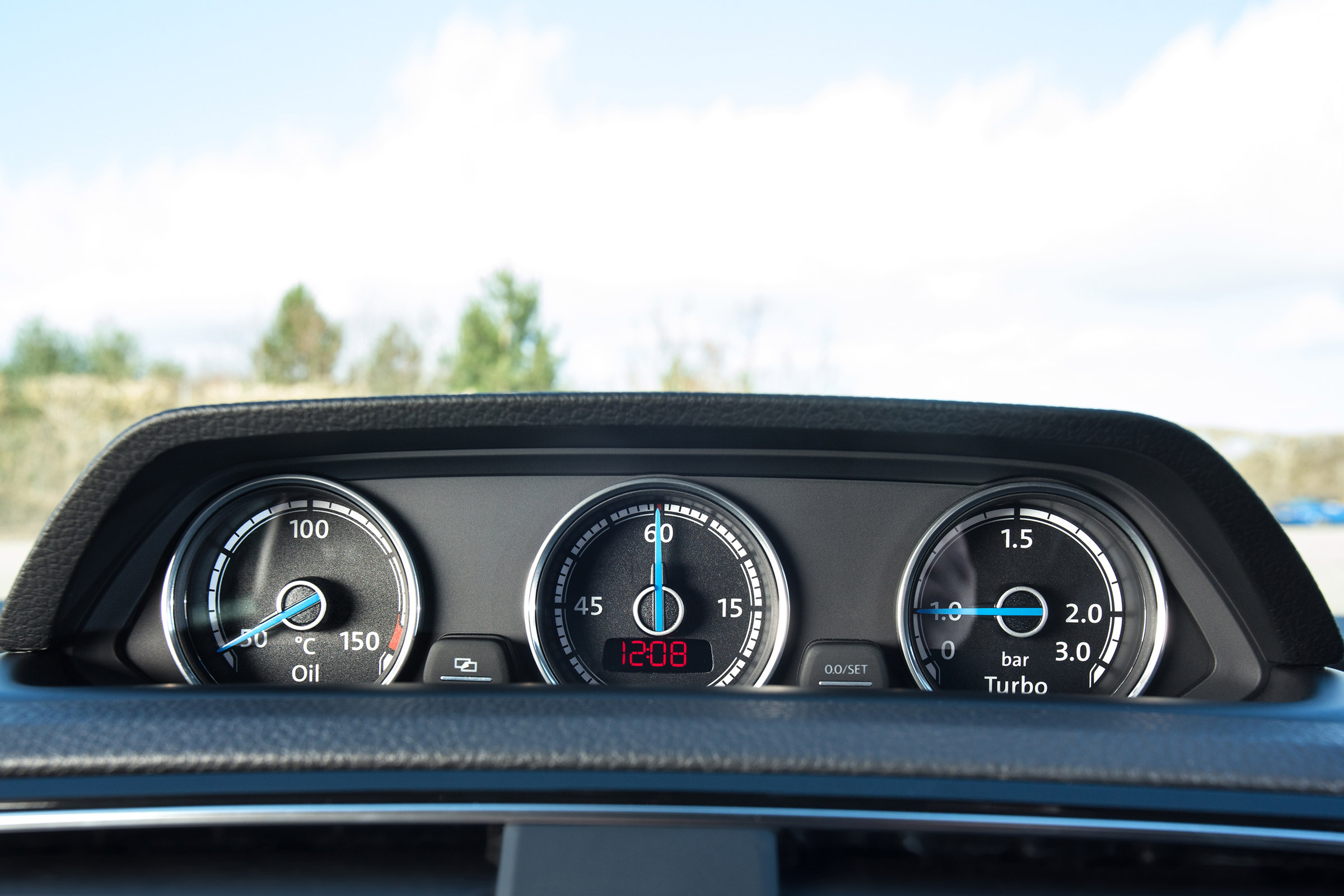 Volkswagen Scirocco R - dials