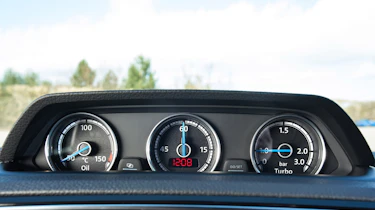 Volkswagen Scirocco R - dials